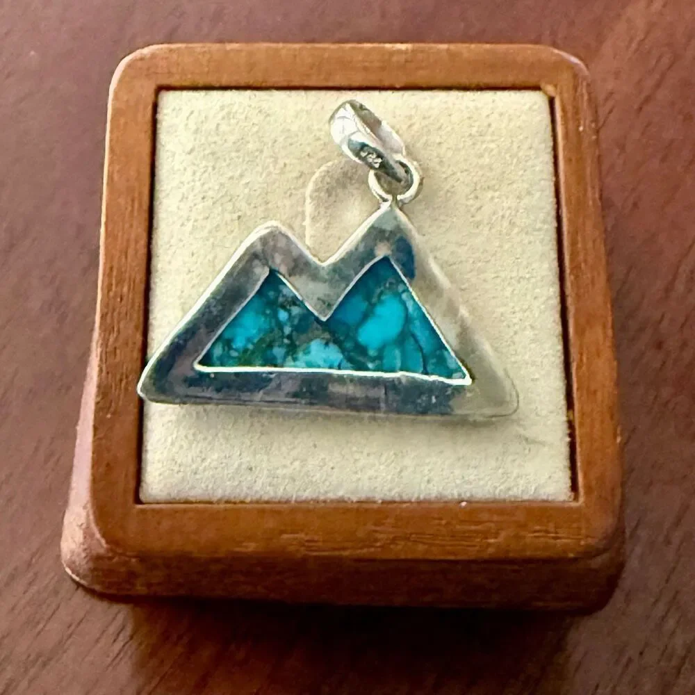 Stunning Sterling Silver Turquoise Mountain Pendant Necklace Western Style New